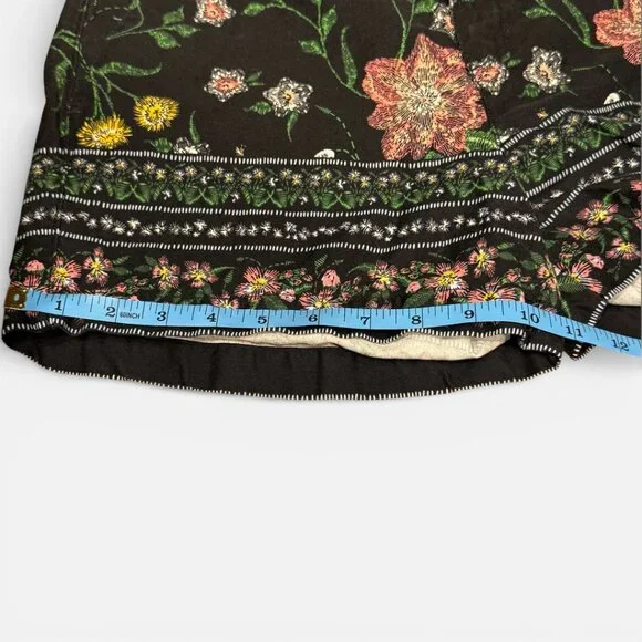 Old Navy Floral Black Cotton Chino Everyday Short Pink Yellow White Green size 6 - Picture 8 of 9